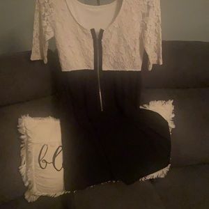 Cute black white dress sips in back size 5